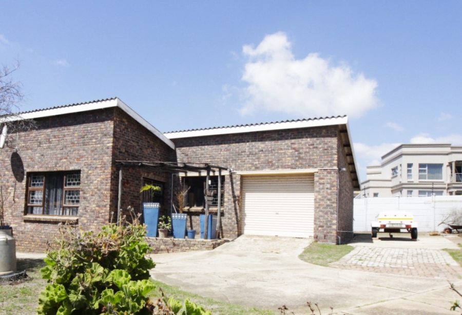 3 Bedroom Property for Sale in Wavecrest Eastern Cape